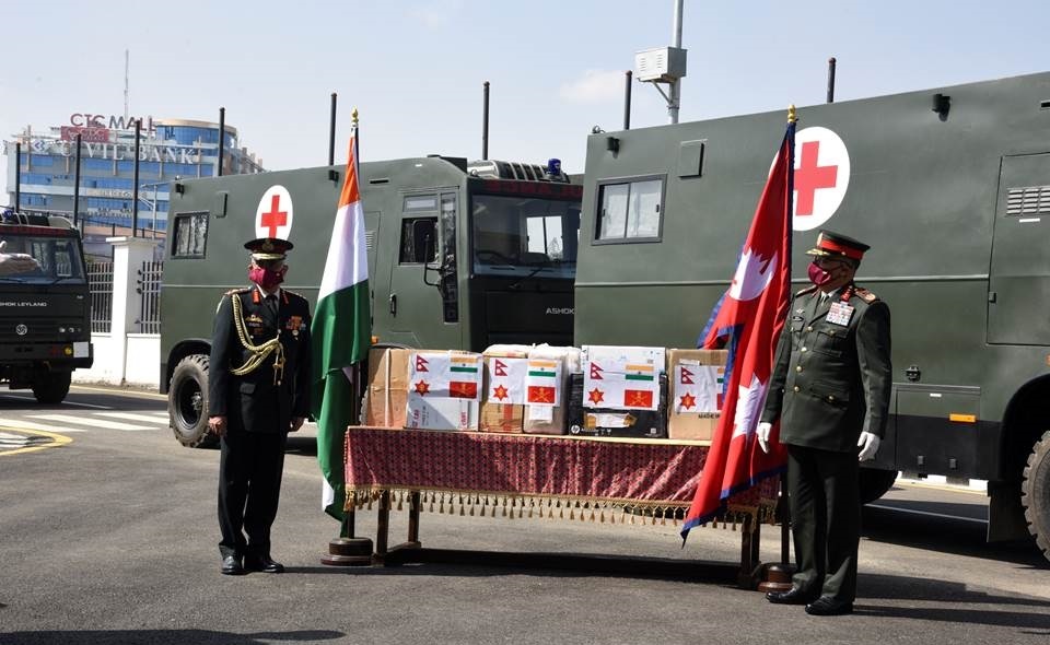 भारतीय सेनाद्वारा एम्बुलेन्ससहित स्वास्थ्य सामग्री सहयोग